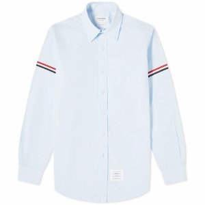 [톰브라운] MWL150E 03113 480 클래식 버튼 다운 암밴드 셔츠 라이트 블루 남성 셔츠 / TR,THOM BROWNE