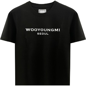 [우영미] W233TS11730B 프론트 서울 로고 라운드 반팔티셔츠 블랙 남성 티셔츠 / TR,WOOYOUNGMI
